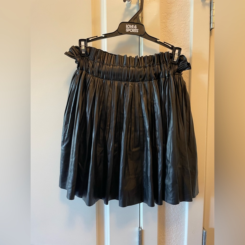 Zara Black Faux Leather Skirt (small)